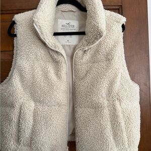 Hollister Off-White Sherpa Vest